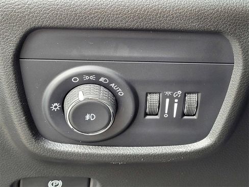 Used 2024 Jeep Grand Cherokee Limited w/ Luxury Tech Group II image 11