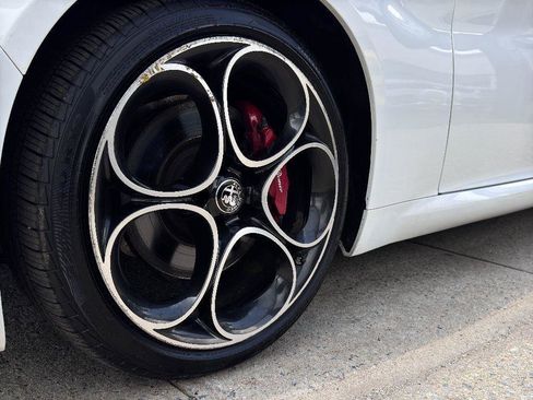 Used 2023 Alfa Romeo Giulia Veloce image 11