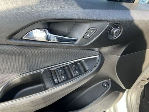 Used 2018 Chevrolet Cruze LS image 18