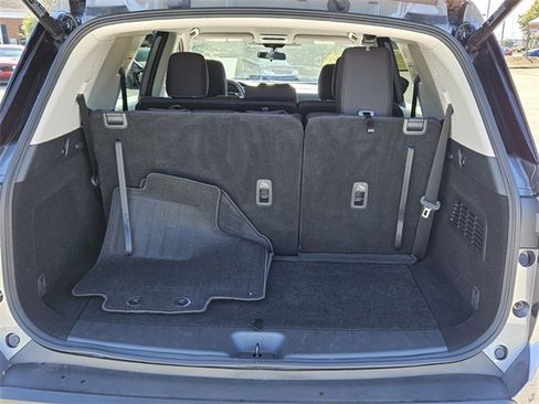 Used 2025 Nissan Pathfinder SV image 11