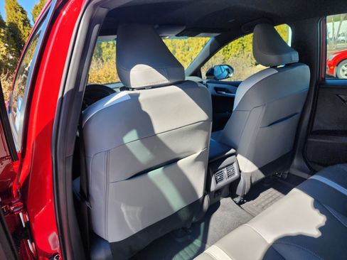 Used 2025 Toyota Camry SE image 13