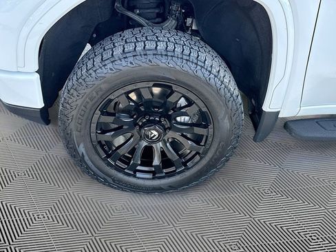 Used 2022 GMC Sierra 1500 AT4X image 32