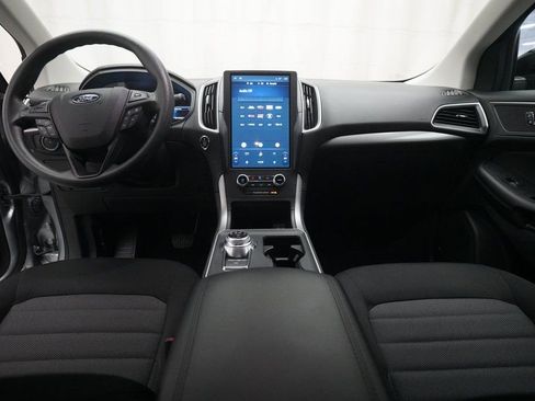 Used 2022 Ford Edge SE w/ Black Appearance Package image 5