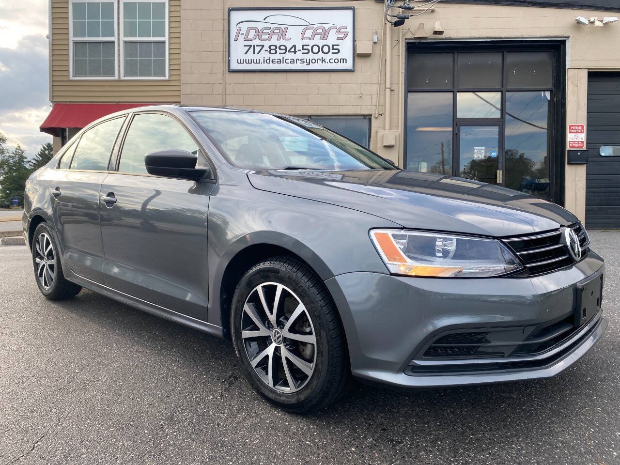 Used 2016 Volkswagen Jetta SE FWD image 1