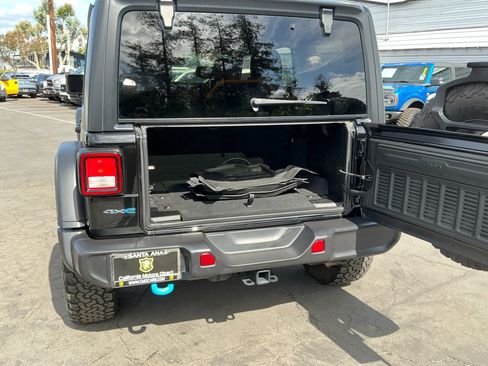 Used 2024 Jeep Wrangler Unlimited AWD/4WD image 25