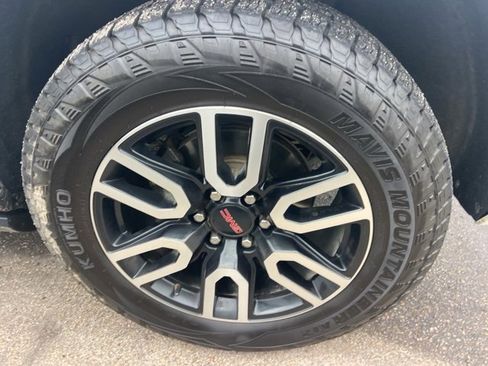 Used 2022 GMC Yukon AT4 image 9