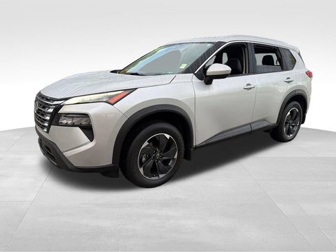Used 2024 Nissan Rogue SV w/ SV Premium Package FWD image 3