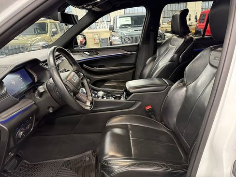 Used 2023 Jeep Grand Cherokee Overland w/ Advanced Protech Group III image 10