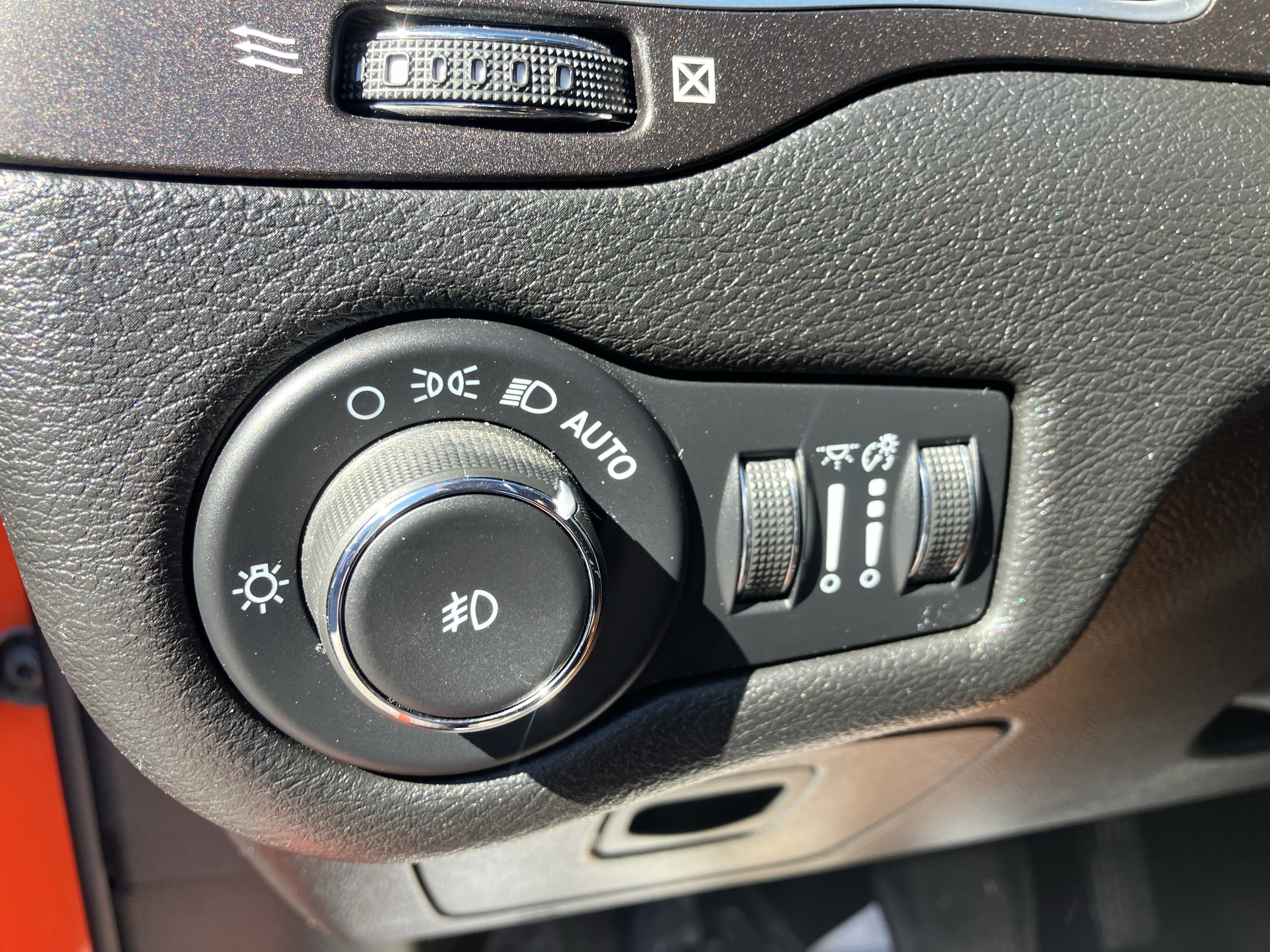 Used 2021 Jeep Cherokee Trailhawk AWD/4WD image 18