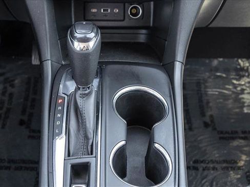 Used 2020 Chevrolet Equinox LT FWD image 22