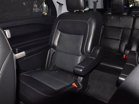 Used 2021 Ford Explorer Limited w/ Equipment Group 301A image 21