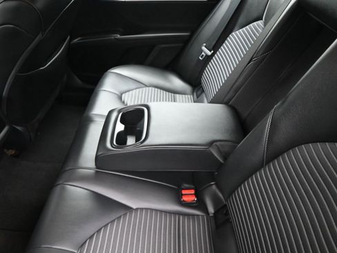 Used 2024 Toyota Camry SE image 28