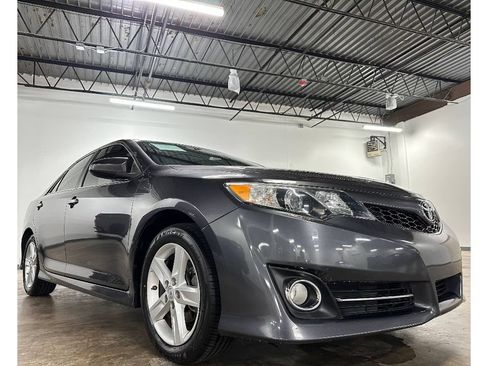 Used 2014 Toyota Camry SE FWD image 6