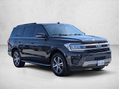 Used 2023 Ford Expedition XLT RWD image 3