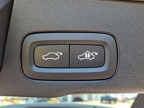 Certified 2022 Volvo XC60 B5 Inscription w/ Climate Package image 30