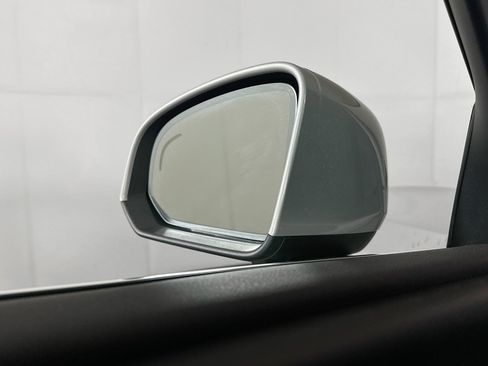 Used 2025 Volvo XC40 B5 Plus AWD/4WD image 16