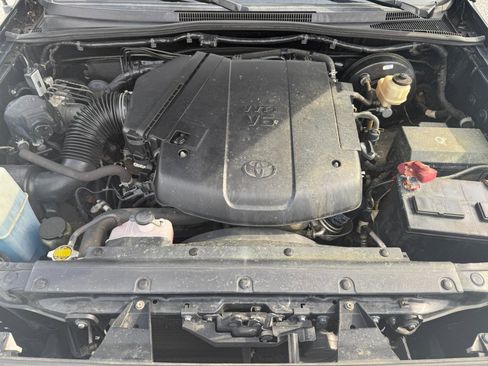 Used 2015 Toyota Tacoma Double Cab V6 4WD w/ TRD Sport Package image 10