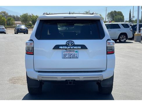 Used 2020 Toyota 4Runner TRD Off-Road Premium w/ Moonroof Package AWD/4WD image 5
