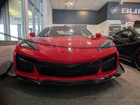 Used 2025 Chevrolet Corvette Z06 w/ Z07 Performance Package image 2