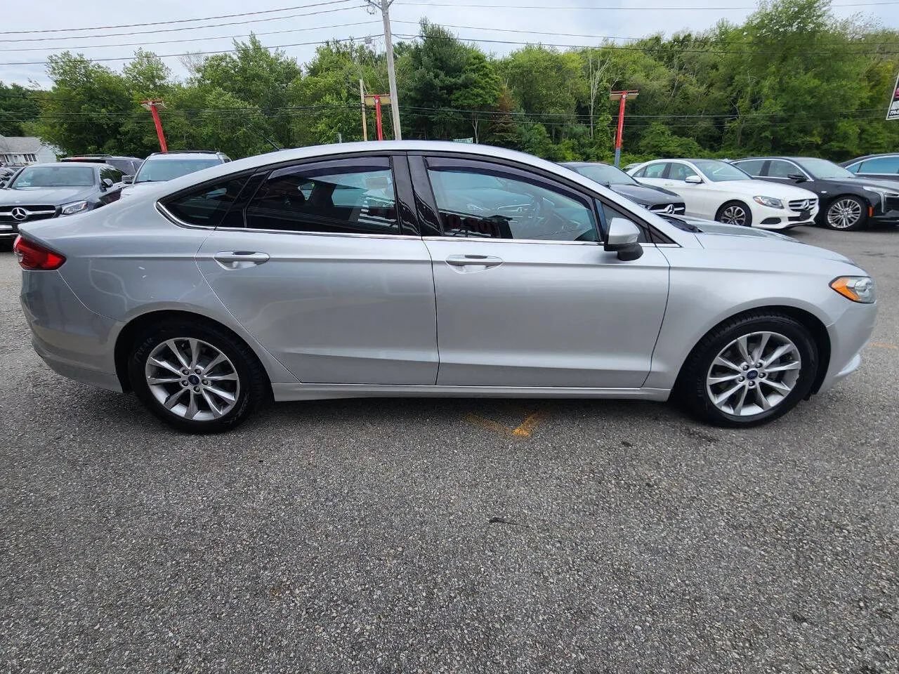 Used 2017 Ford Fusion SE FWD image 4