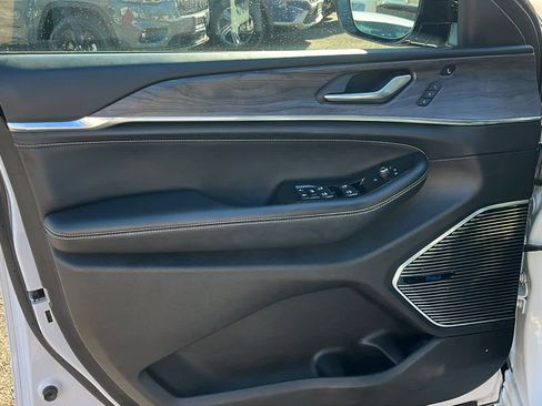 Used 2022 Jeep Grand Cherokee L Overland w/ Luxury Tech Group IV image 10