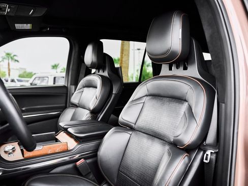 Used 2025 Lincoln Navigator Black Label AWD/4WD image 17