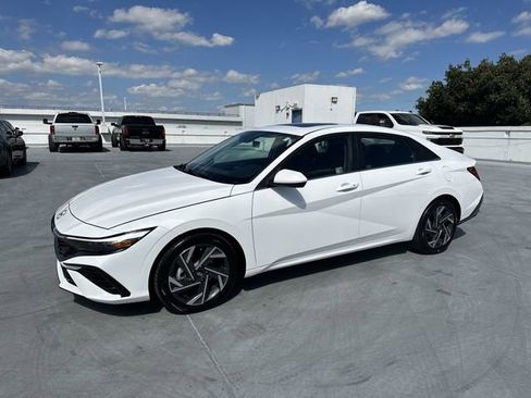Used 2025 Hyundai Elantra SEL image 36