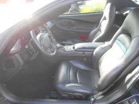 Used 2004 Chevrolet Corvette Convertible w/ Preferred Equipment Group image 2