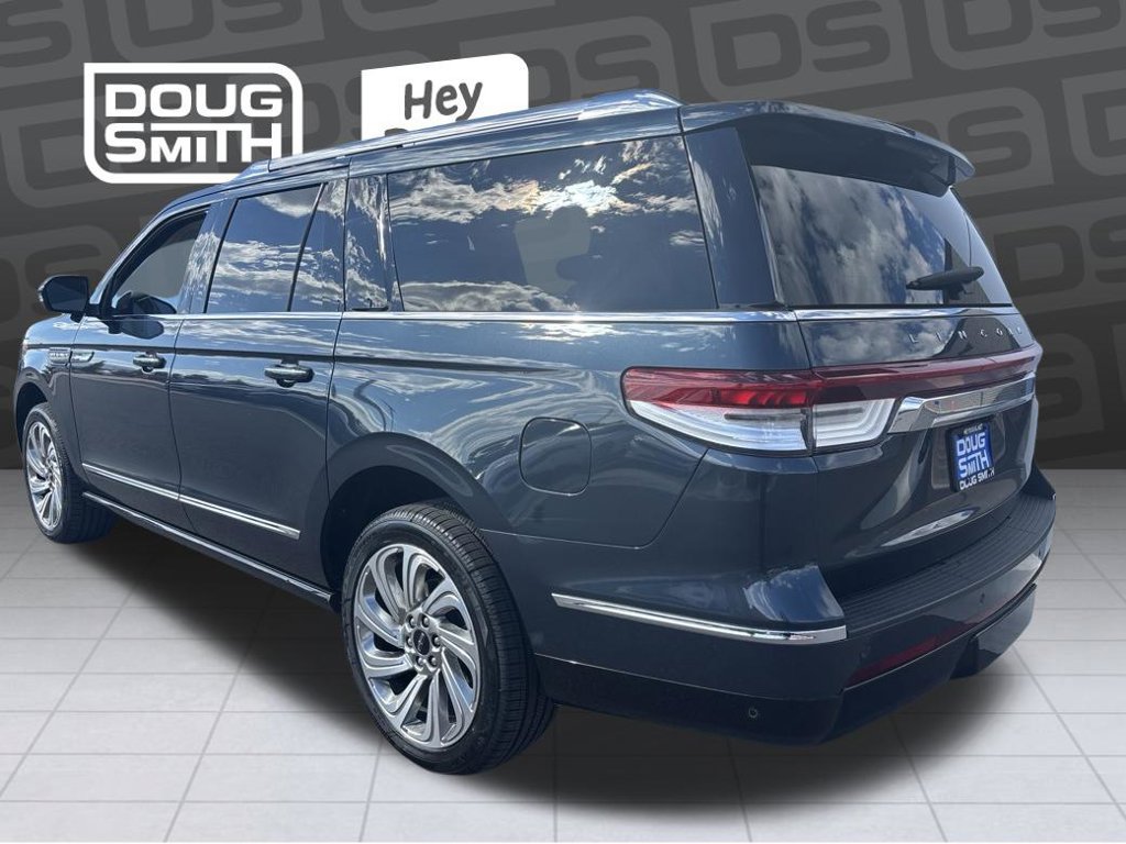Used 2024 Lincoln Navigator L Reserve AWD/4WD image 3