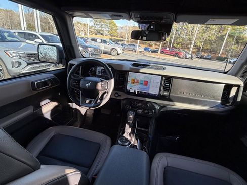 Used 2023 Ford Bronco Wildtrak image 11