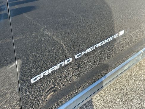 Used 2024 Jeep Grand Cherokee Limited RWD image 11
