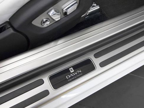 Used 2017 Rolls-Royce Dawn image 54