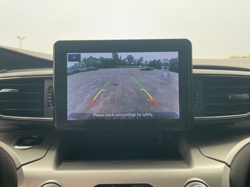 Used 2022 Ford Explorer XLT w/ Equipment Group 202A AWD/4WD image 11