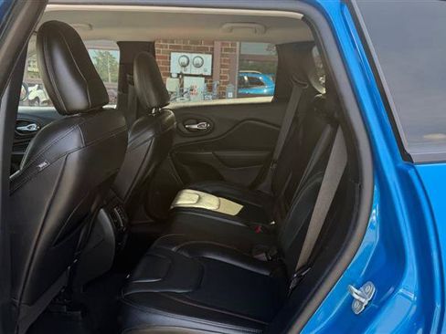 Used 2021 Jeep Cherokee Trailhawk AWD/4WD image 18