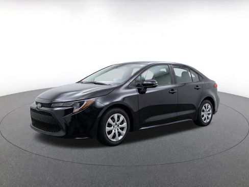 Used 2025 Toyota Corolla LE FWD image 3