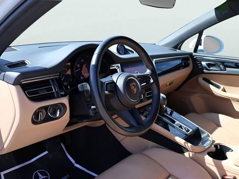 Certified 2023 Porsche Macan AWD/4WD image 4