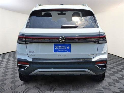 New 2025 Volkswagen Taos SEL image 5