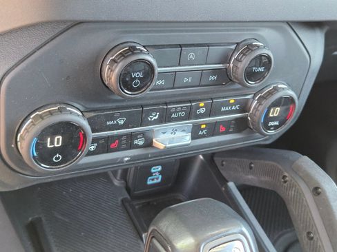 Certified 2025 Ford Bronco Badlands AWD/4WD image 22