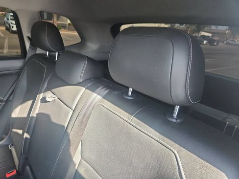 Used 2023 Volkswagen Tiguan SE AWD/4WD image 12