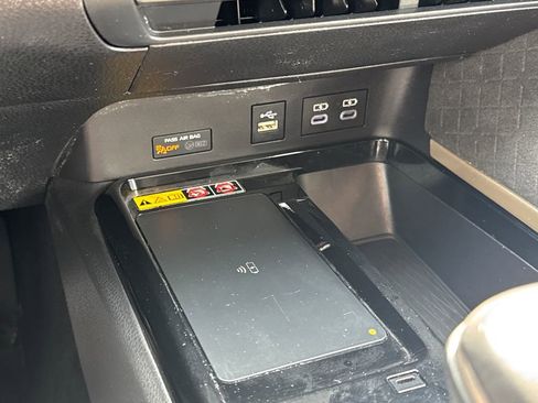 Used 2025 Toyota Camry XLE AWD/4WD image 23