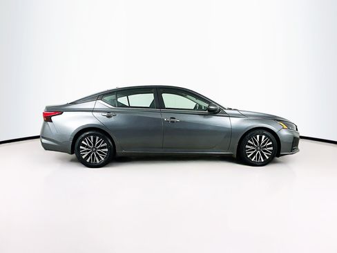 Used 2023 Nissan Altima 2.5 SV w/ SV Premium Package FWD image 10
