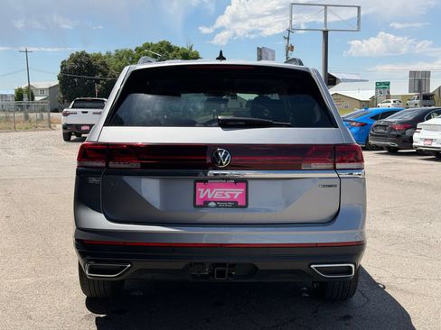 Used 2024 Volkswagen Atlas SE AWD/4WD image 4
