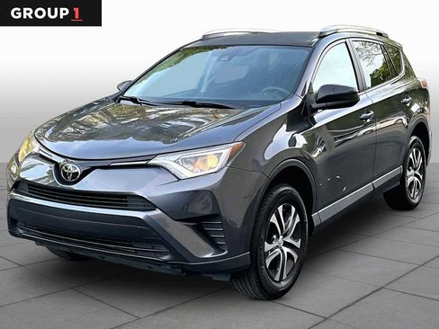 Used 2018 Toyota RAV4 LE image 1