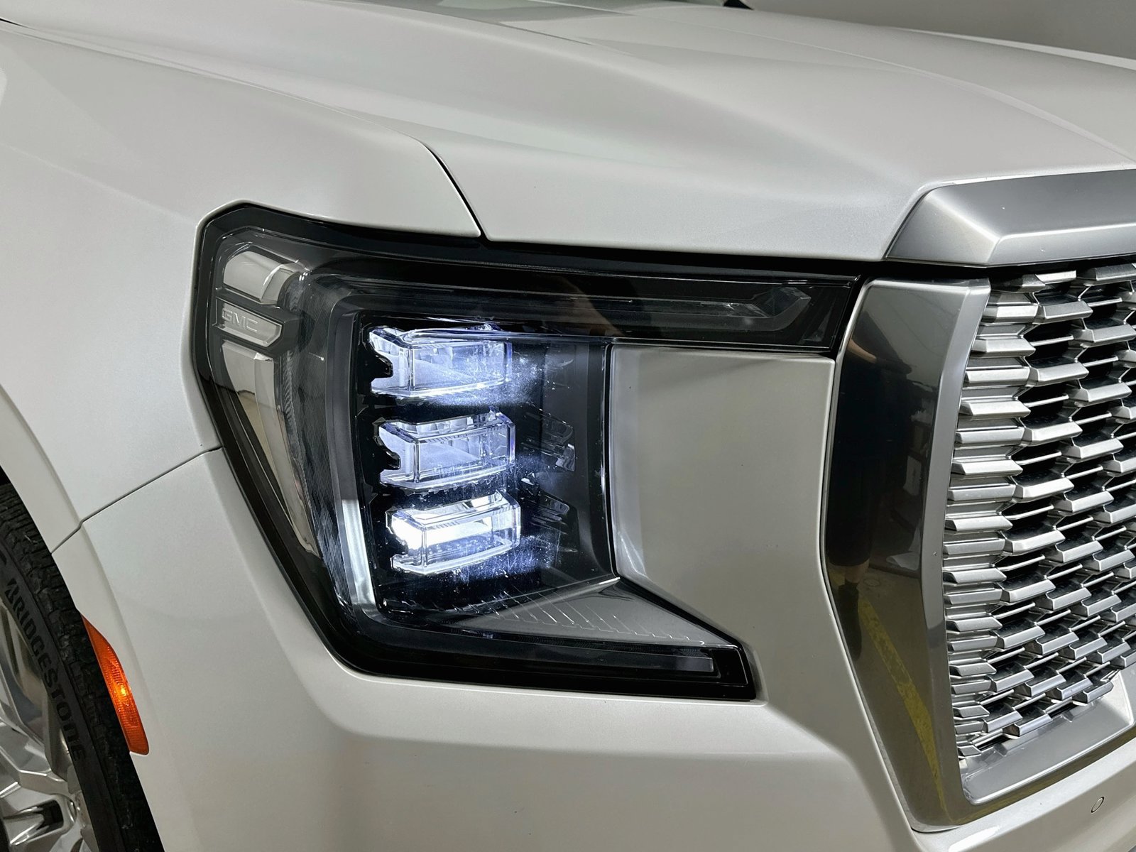 Used 2023 GMC Yukon XL Denali w/ LPO, Floor Liner Package AWD/4WD image 9