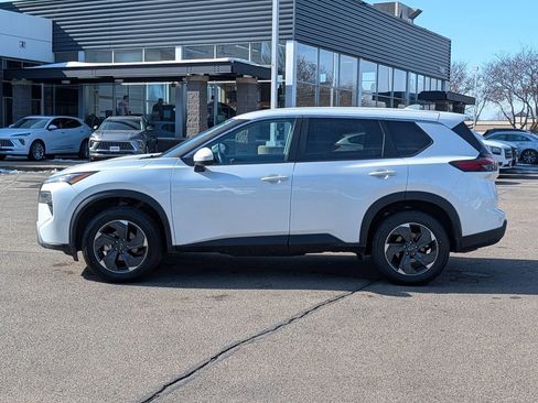 Used 2025 Nissan Rogue SV image 4