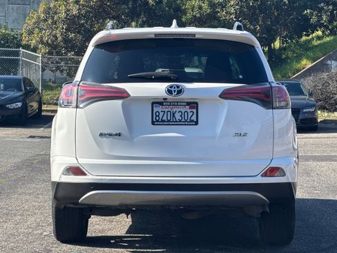 Used 2018 Toyota RAV4 XLE image 5