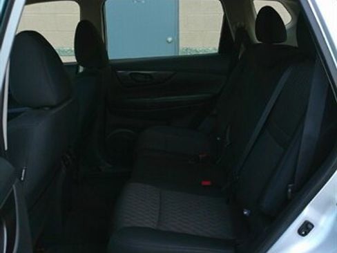 Used 2019 Nissan Rogue S image 20