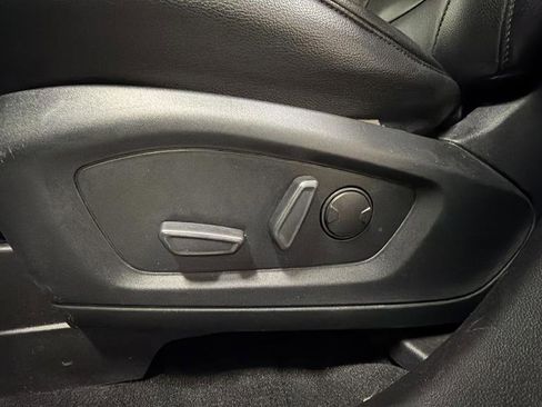 Used 2020 Ford Explorer XLT w/ Equipment Group 202A image 15