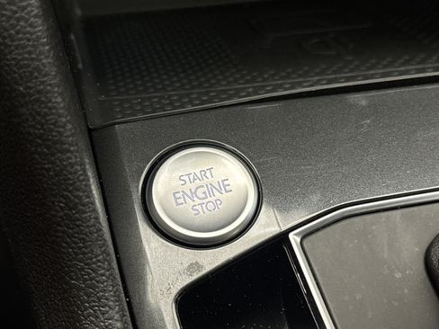 Used 2020 Volkswagen Tiguan SE image 20