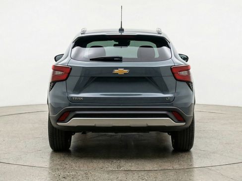 Used 2025 Chevrolet Trax LT w/ LT Convenience Package image 7